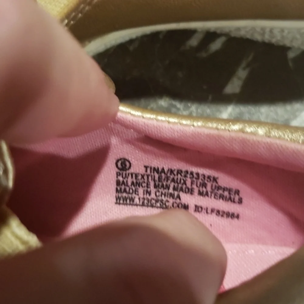 BC‎ footwear, Toddler Girls shoe, size 6, gold with llama/floral design